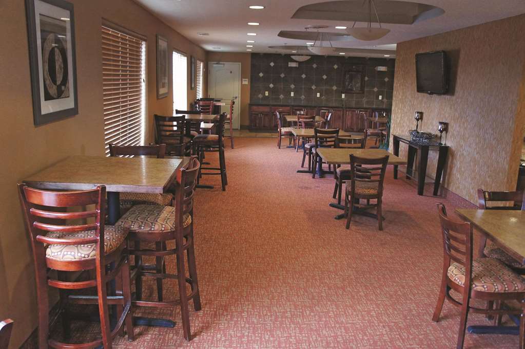 La Quinta Inn & Suites by Wyndham Bismarck - photo 41