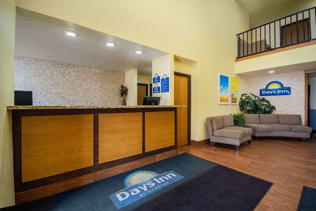 Days Inn by Wyndham Evansdale Waterloo - photo 32