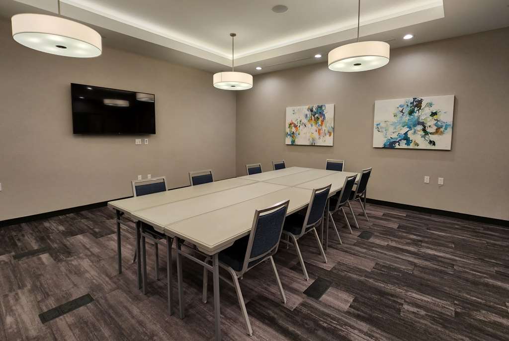 La Quinta Inn & Suites By Wyndham Pflugerville - photo 36