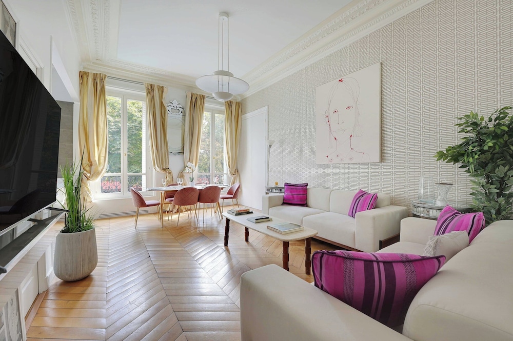 Charming 2br 4p Georges V Champs elysees - last minute hotel in Paris