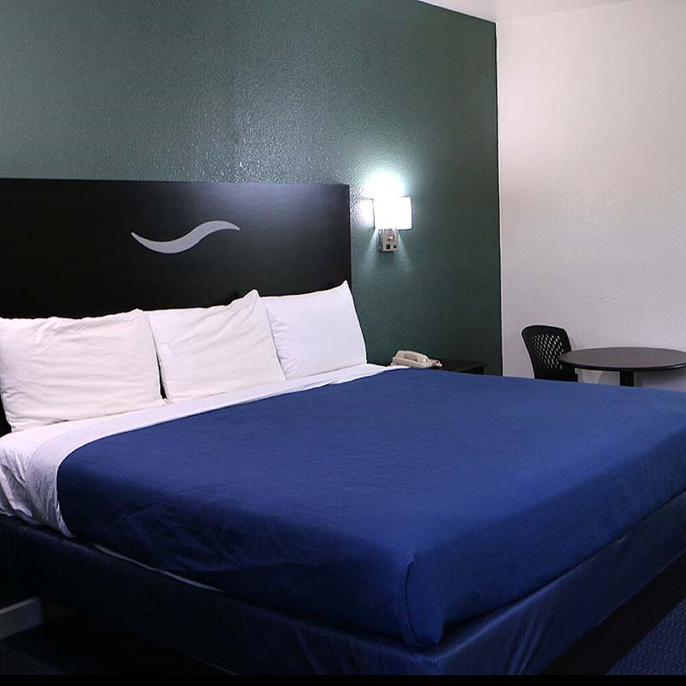 Royal Inn Dallas NW - photo 6