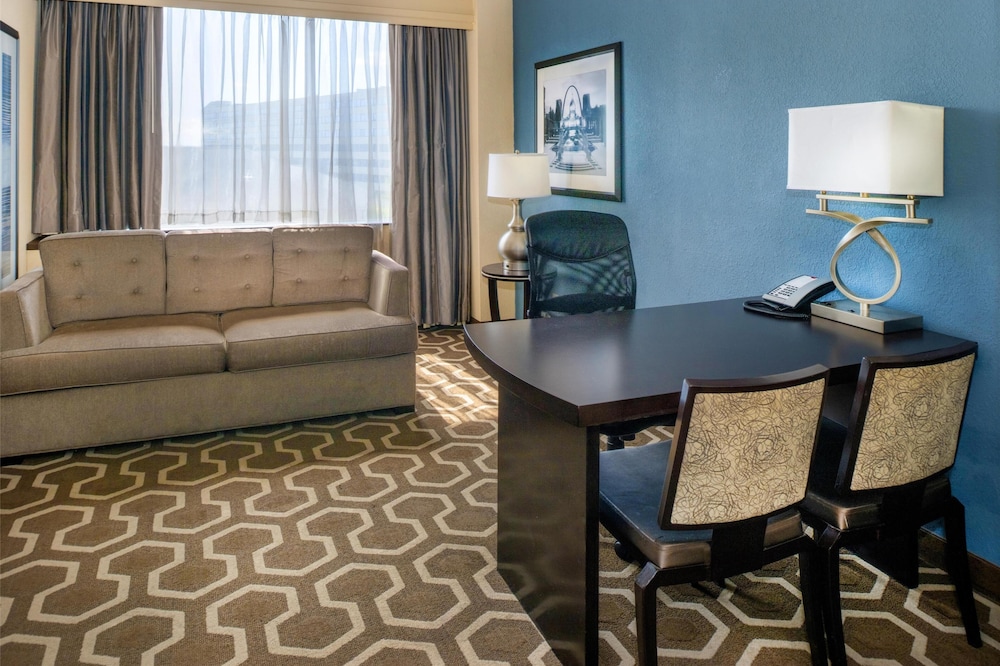 Hampton Inn by Hilton St. Louis Airport - photo 33