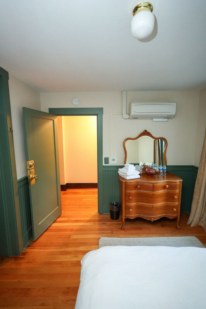 The Lyle Hotel - photo 16
