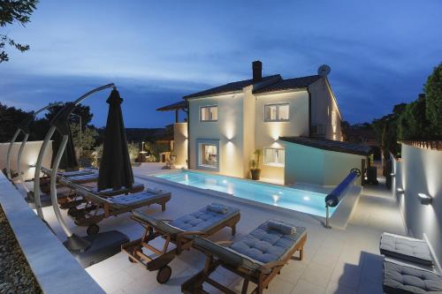 Villa Forest Bay near Pula for 8 people only 300 meters from the beach — 4-Star Luxury Hotel in Medulin, Croatia
