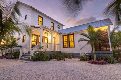 Casa Blanca and The PoolClub at Mahogany Bay — 4-Star Luxury Hotel in San Pedro, Belize