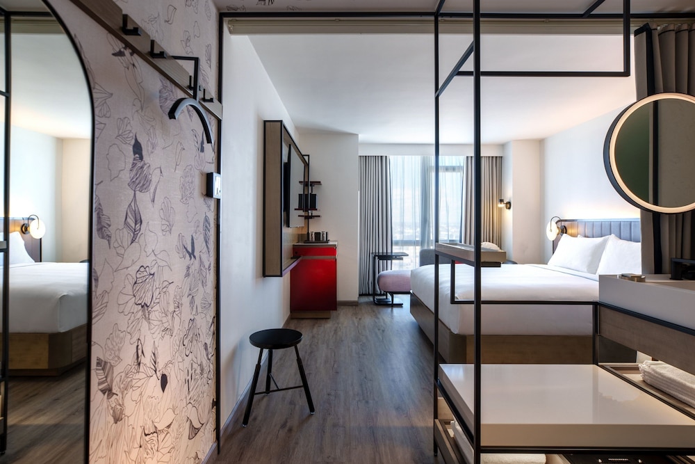 Renaissance New York Flushing Hotel at Tangram - photo 8