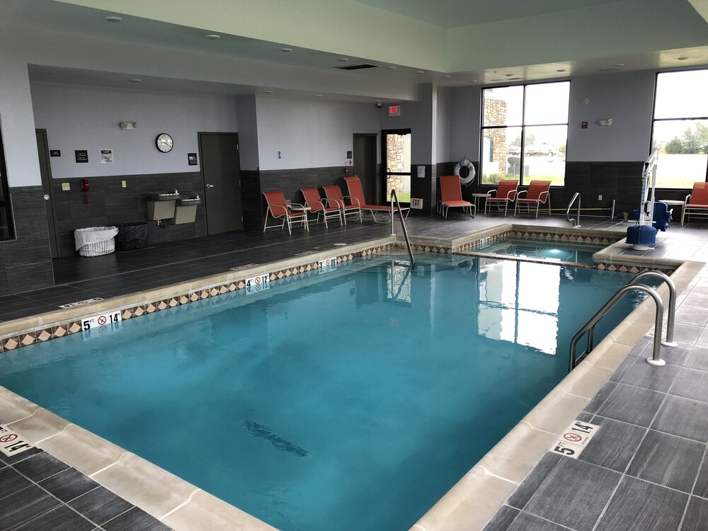 Hampton Inn Pratt - photo 27