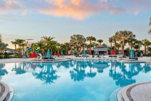 Minutes to Disney Pool Home with Free Resort Amenities in Famous Windsor Island Resort — 4-Star Luxury Hotel in Davenport, United States