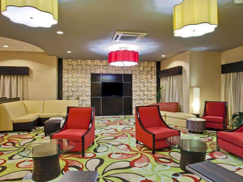 La Quinta Inn & Suites by Wyndham Hinesville Fort Stewart - photo 9