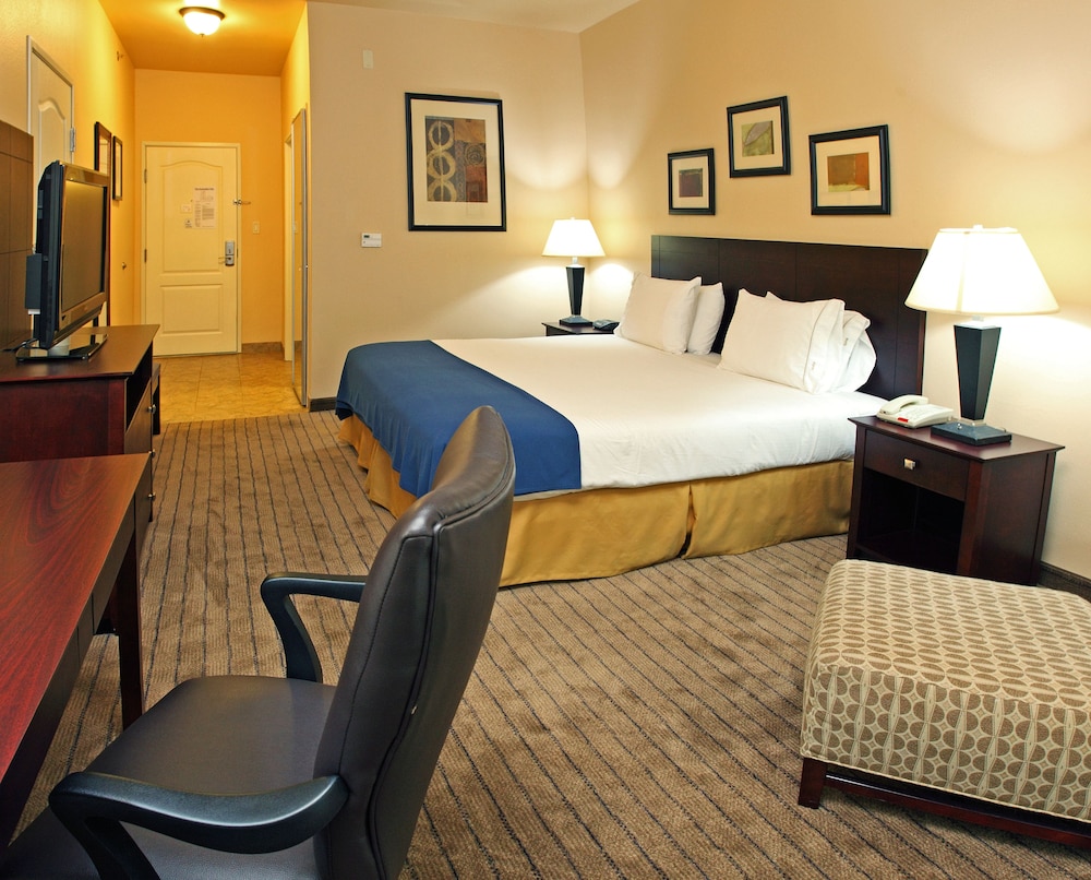 Holiday Inn Express & Suites Marshall by IHG - photo 6