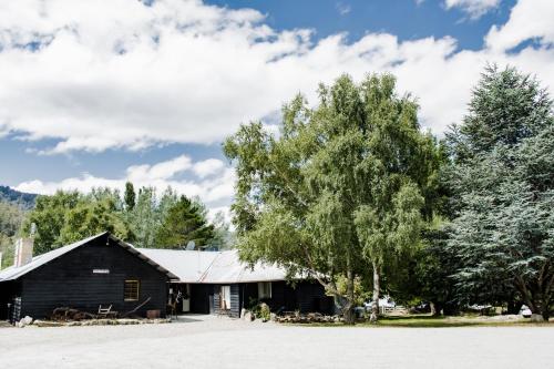 Crackenback Farm Guesthouse — 4-Star Luxury Hotel in Jindabyne, Australia