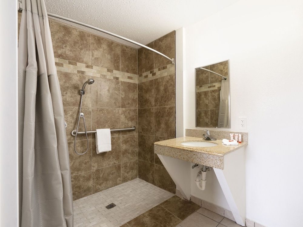 OYO Hotel Bossier City LA Red River - photo 2