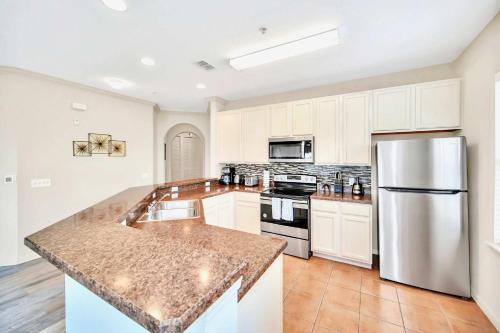 Near Disney 2BR King Queen with Hot Tub & Games room - photo 21