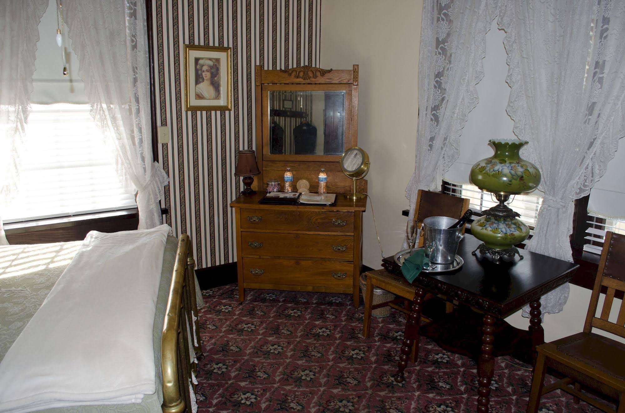 Historic National Hotel & Restaurant - photo 10