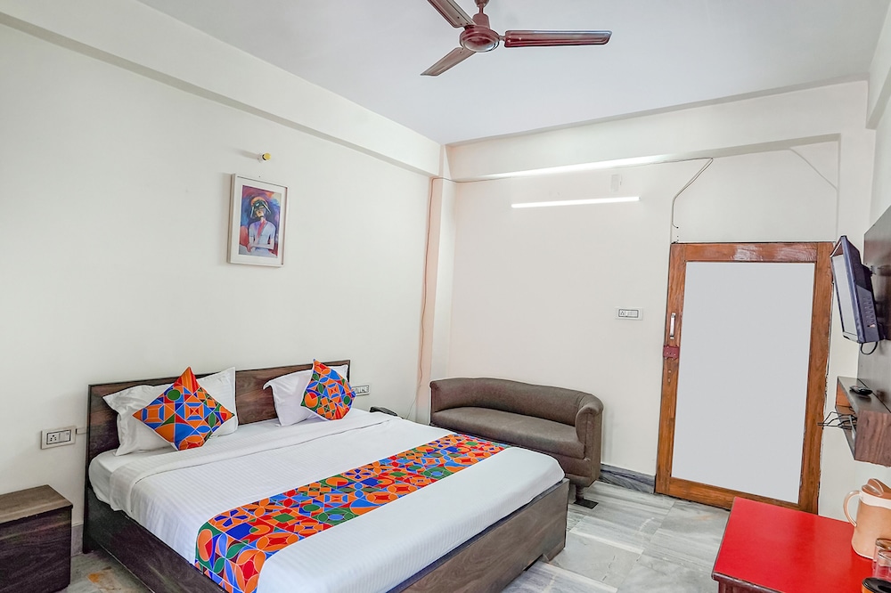 OYO 18363 New Shanti Hotel