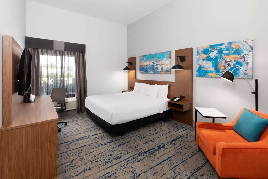 La Quinta Inn & Suites by Wyndham Rockport Fulton - photo 44