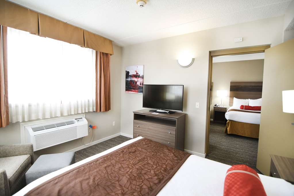 Best Western Plus Sandusky Hotel & Suites - photo 21
