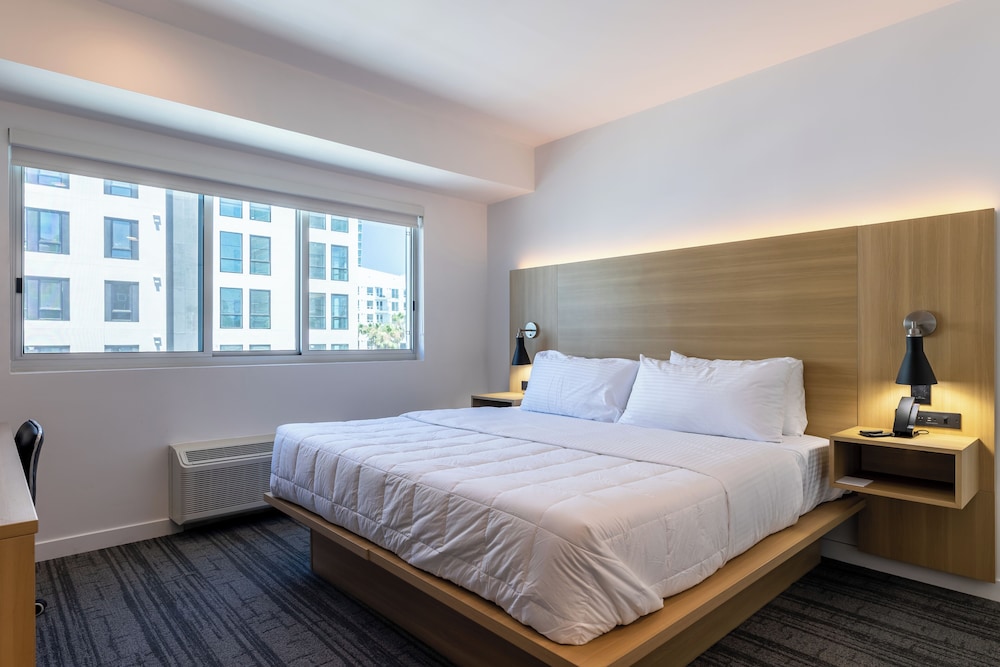 Hotel Mai Downtown Long Beach - photo 17