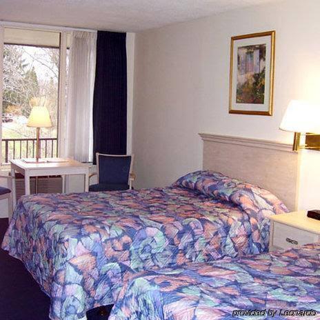 Magnuson Hotel by the River - photo 2