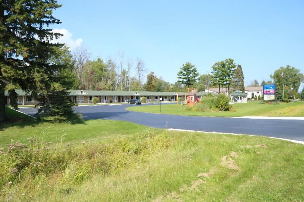 Crows Nest Inn Tawas - photo 22