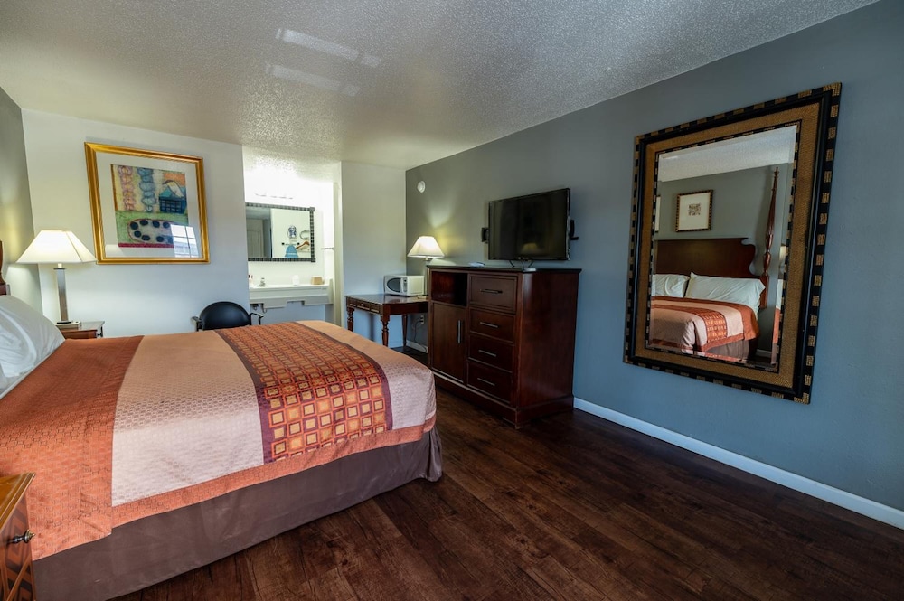 American Inn & Suites Russellville - photo 23