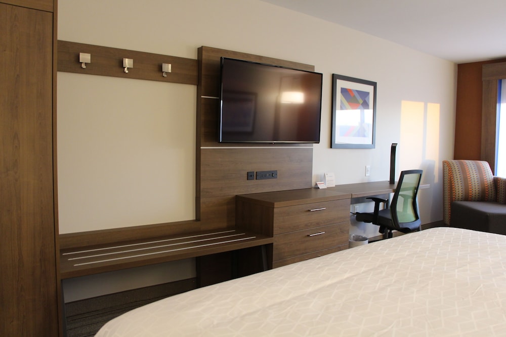 Holiday Inn Express & Suites Phoenix Airport North by IHG - photo 36