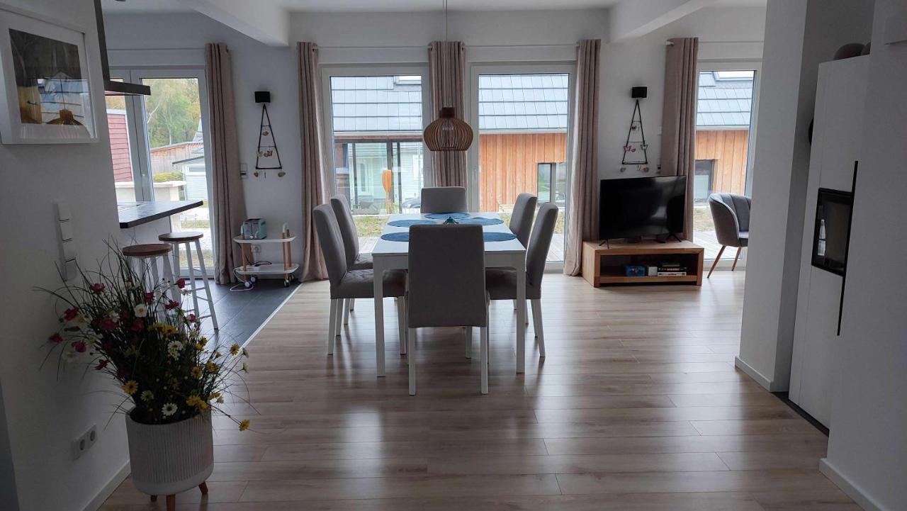 Villa Wildrose mit Sauna und Beachfußballplatz — 4-Star Luxury Hotel in Rheinsberg, Germany