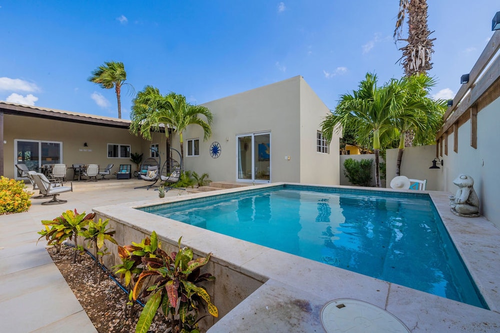 3BR 2BA Near Eagle Beach w Private Pool in Oranjestad, Aruba