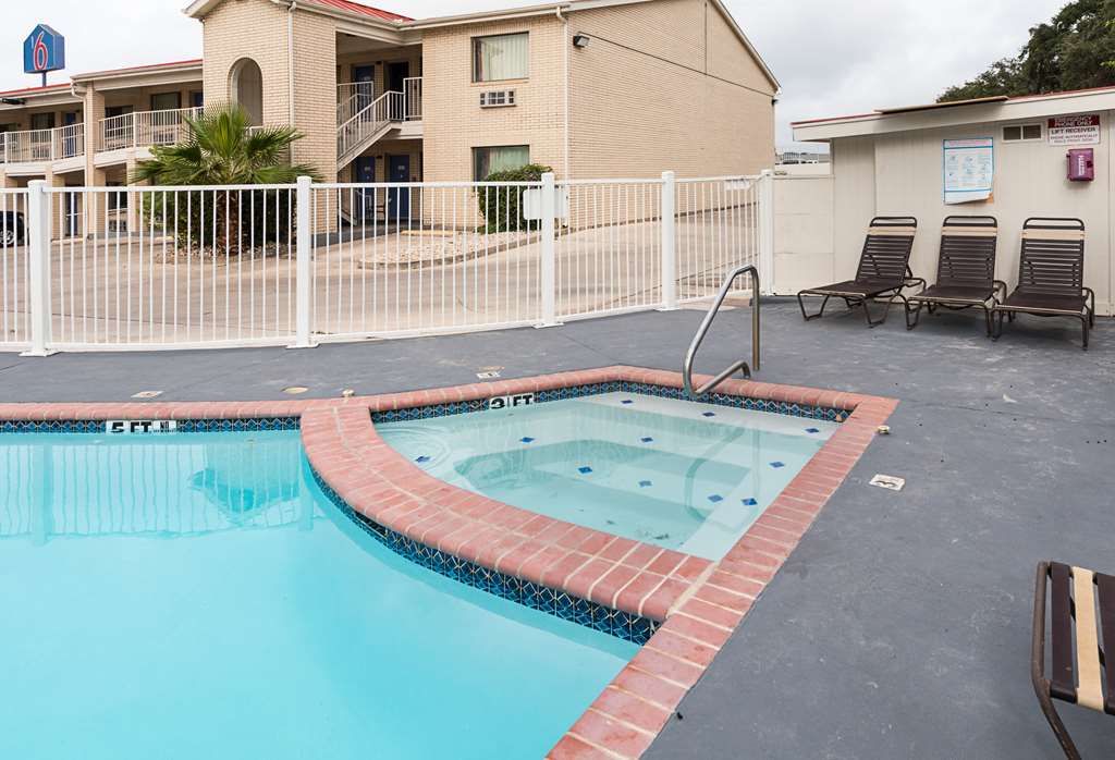 Motel 6 San Antonio TX Fiesta Trails - photo 9