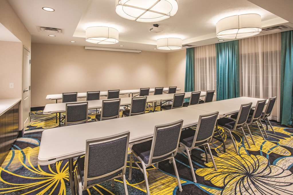 La Quinta Inn & Suites by Wyndham Duluth - photo 20