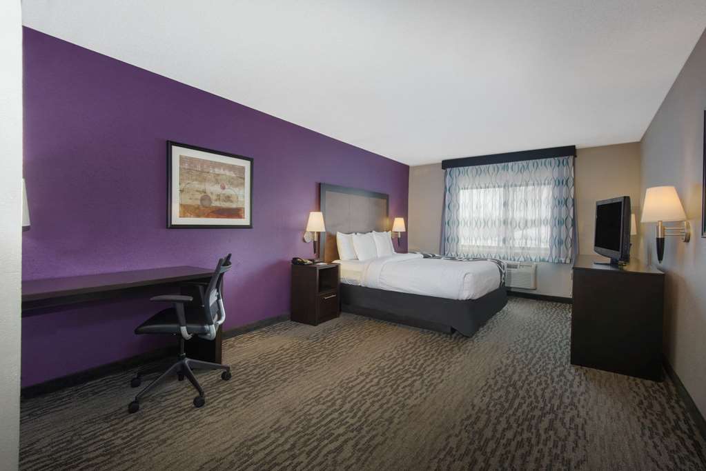 La Quinta Inn & Suites by Wyndham Erie - photo 39
