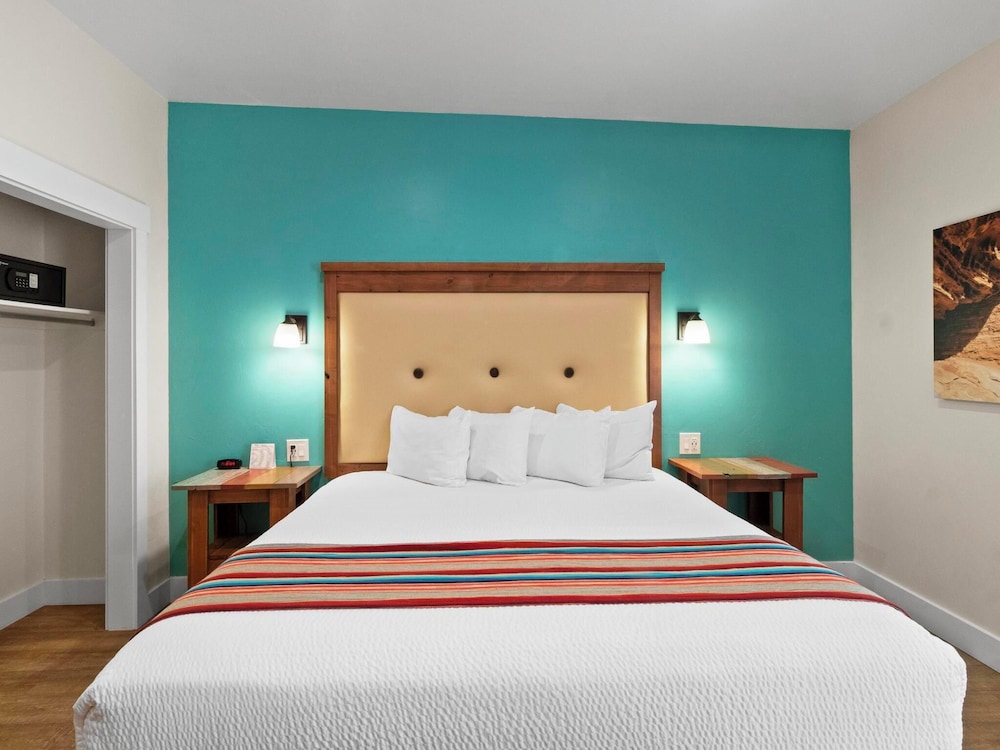 Bluff Dwellings Resort - photo 16