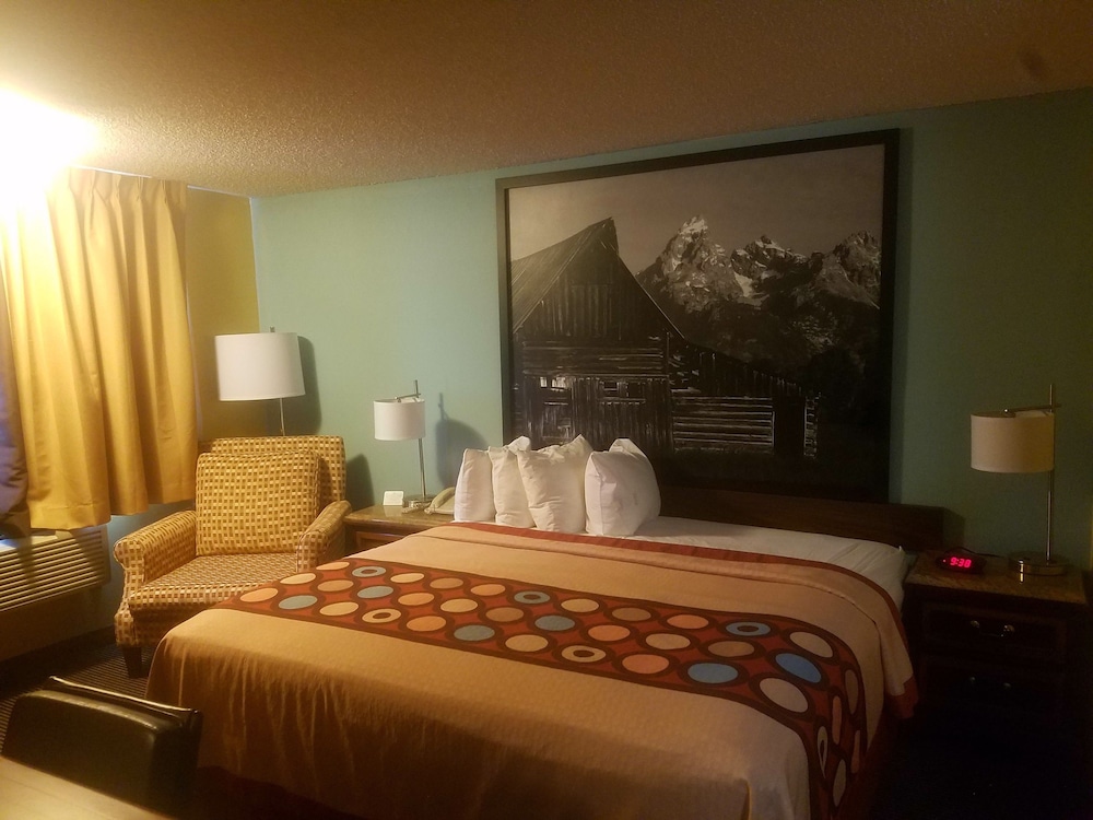 Super 8 by Wyndham Casper East Evansville - photo 8