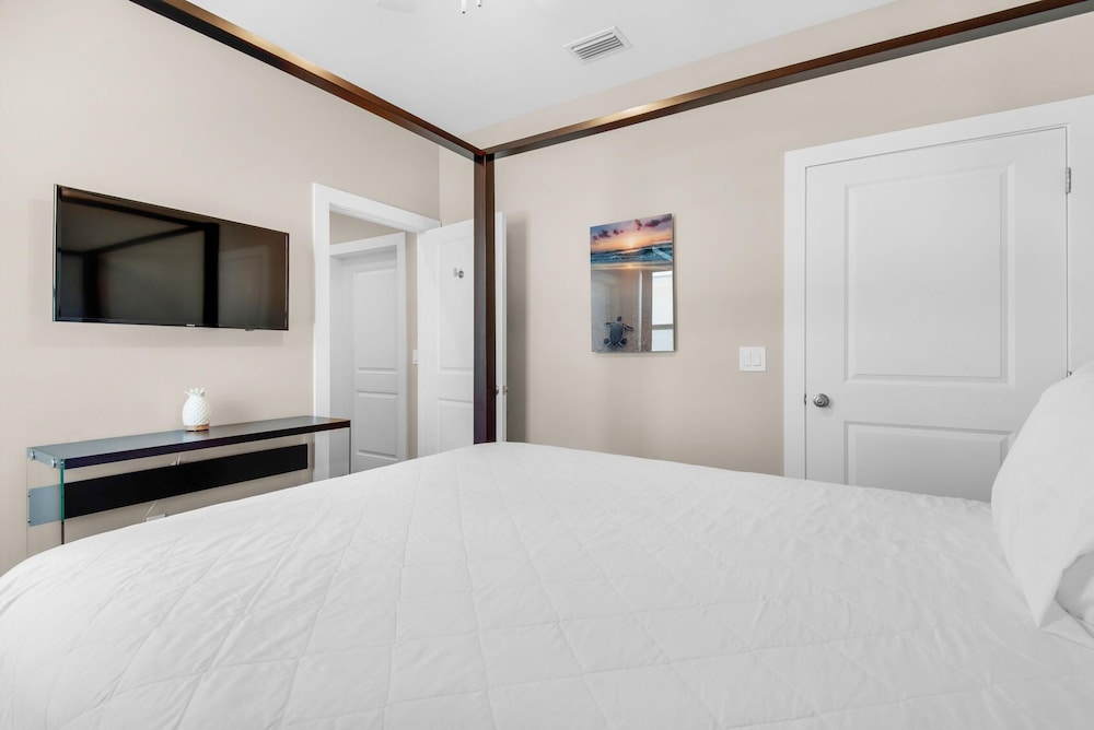 Para Dise Upper — 4-Star Luxury Hotel in Navarre, United States