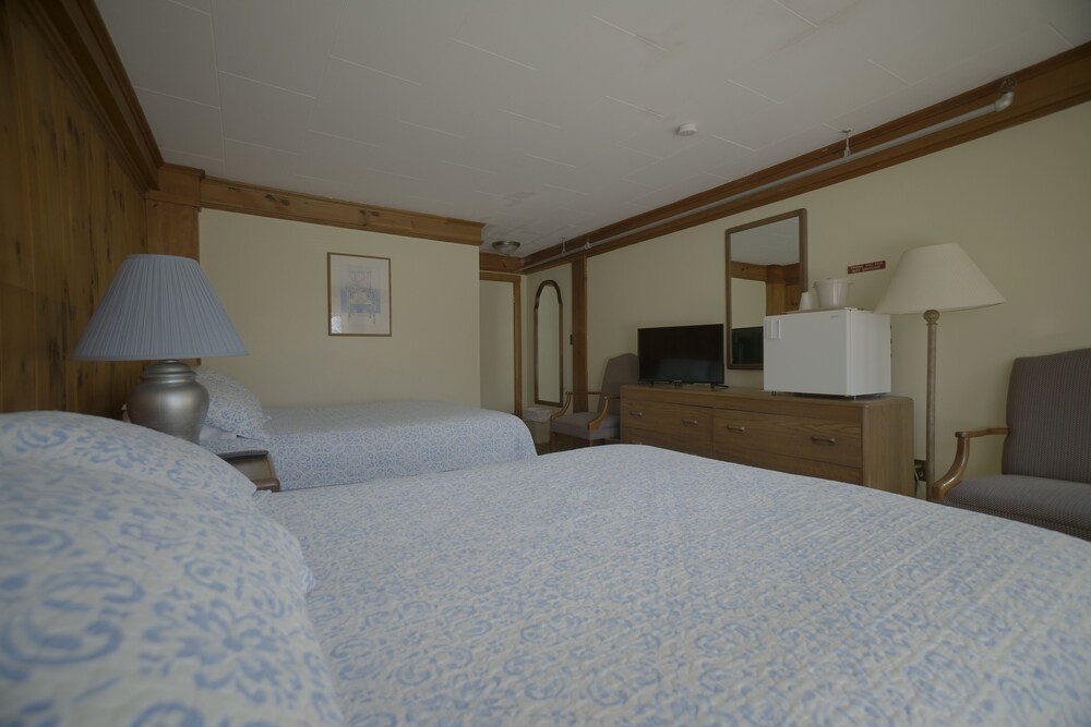 Betty Doon Hotel - photo 11