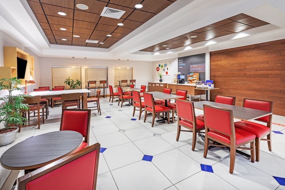 Holiday Inn Express & Suites Austin NE Hutto by IHG - photo 66