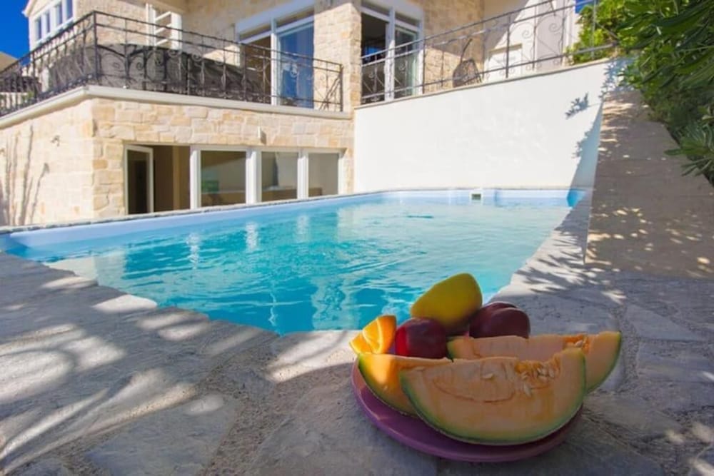 Villa Jasmin Posedarje — 4-Star Luxury Hotel in Posedarje, Croatia