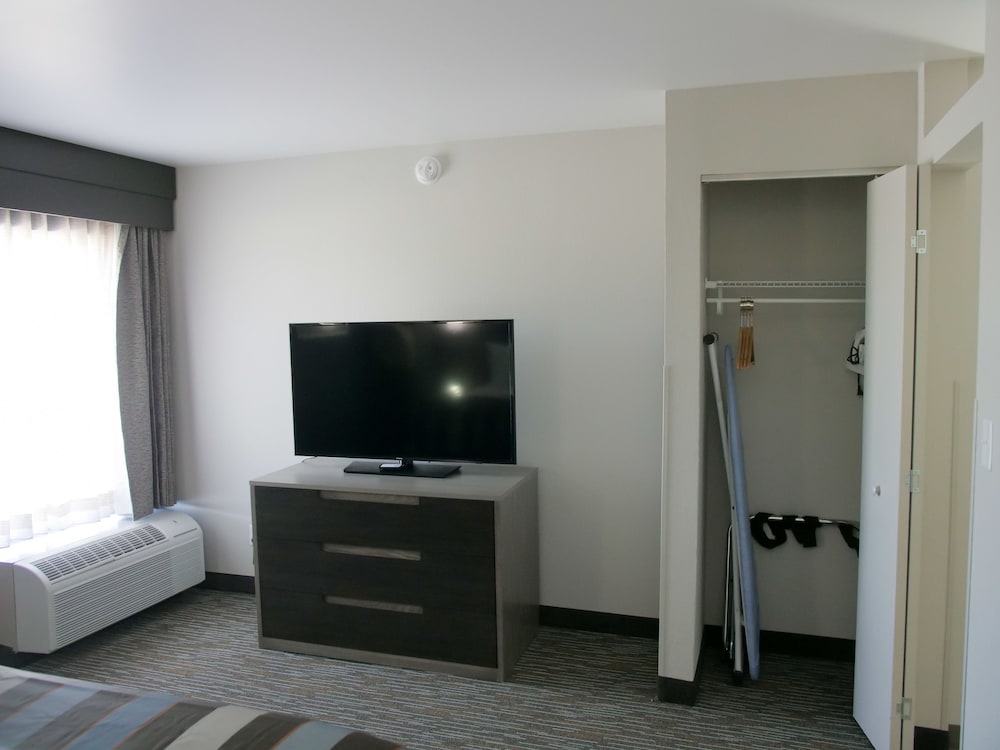Wingate by Wyndham Louisville Fair and Expo - photo 18