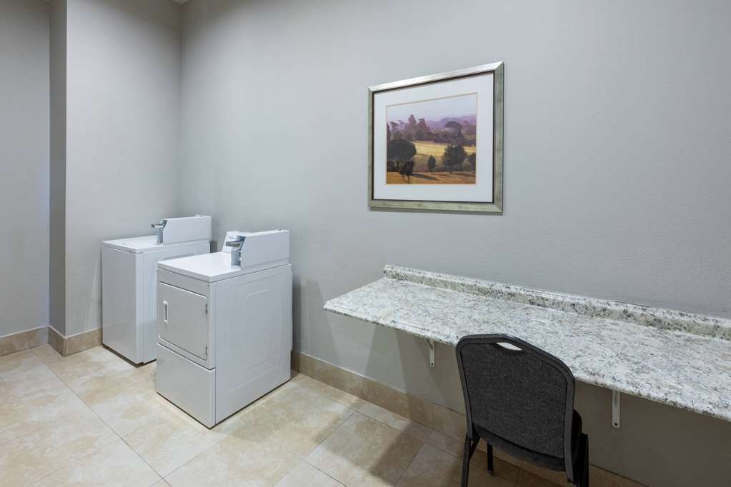 La Quinta Inn & Suites by Wyndham Fort Worth Lake Worth - photo 26