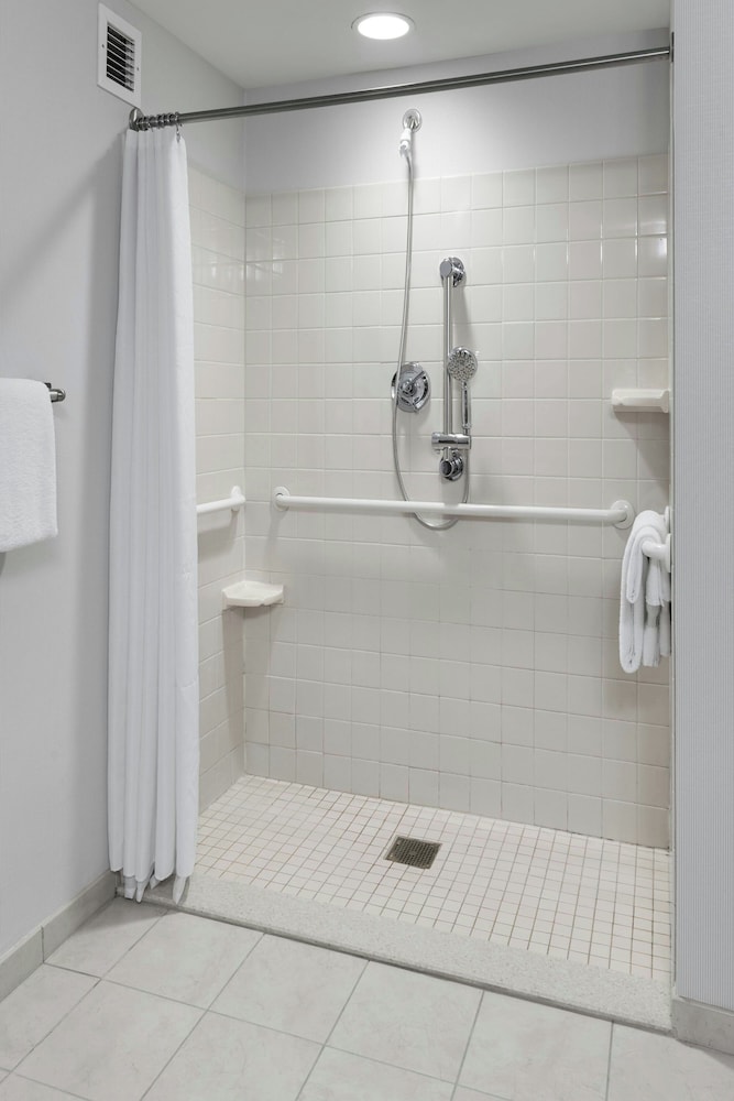 Courtyard by Marriott Portland Airport - photo 24