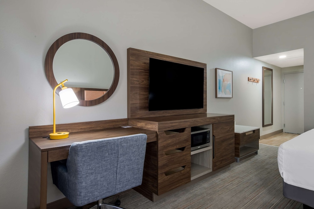 Hampton Inn Linden - photo 17