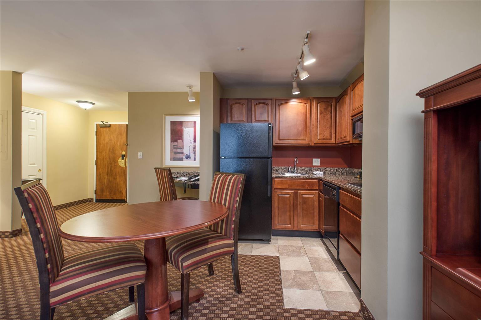 Arlington Court Suites a Clarion Collection Hotel - photo 60