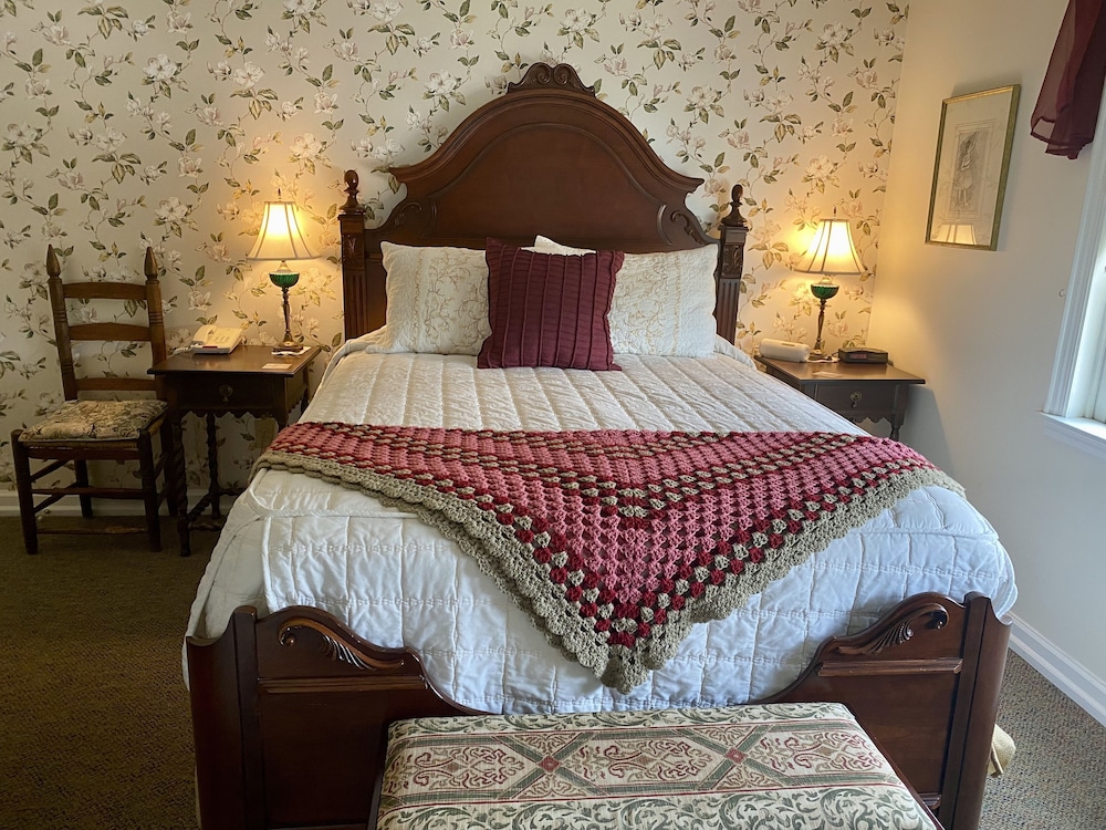 The Cypress Inn Bed & Breakfast - photo 28