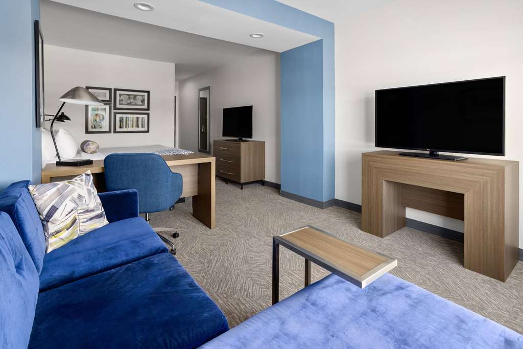 La Quinta Inn & Suites by Wyndham Locust Grove - photo 35