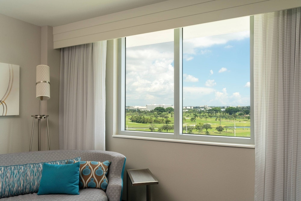 Courtyard by Marriott Miami Airport - photo 9