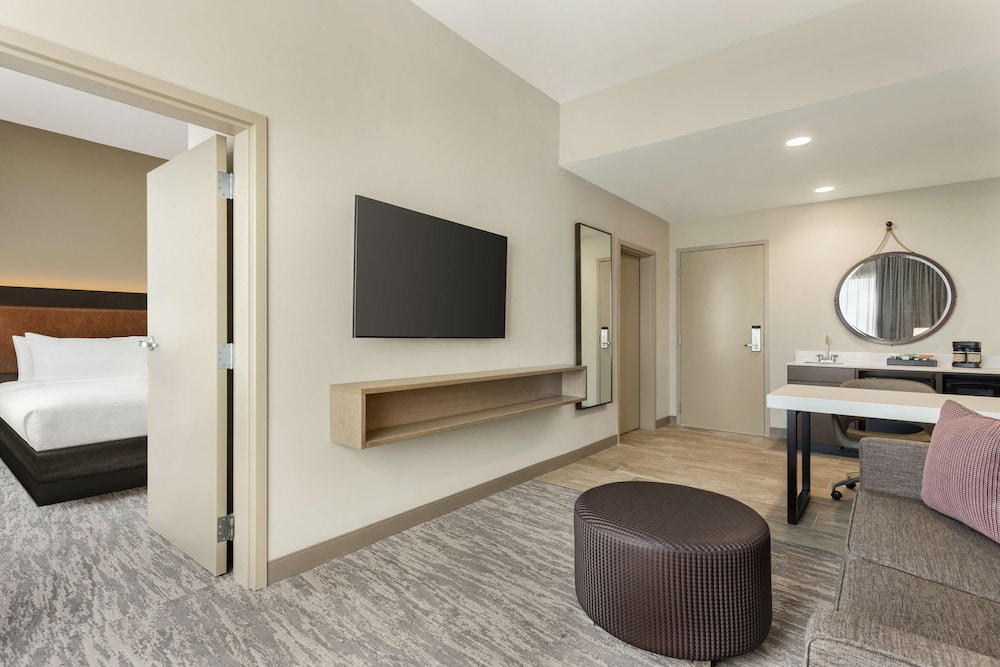 Embassy Suites by Hilton Round Rock - photo 13