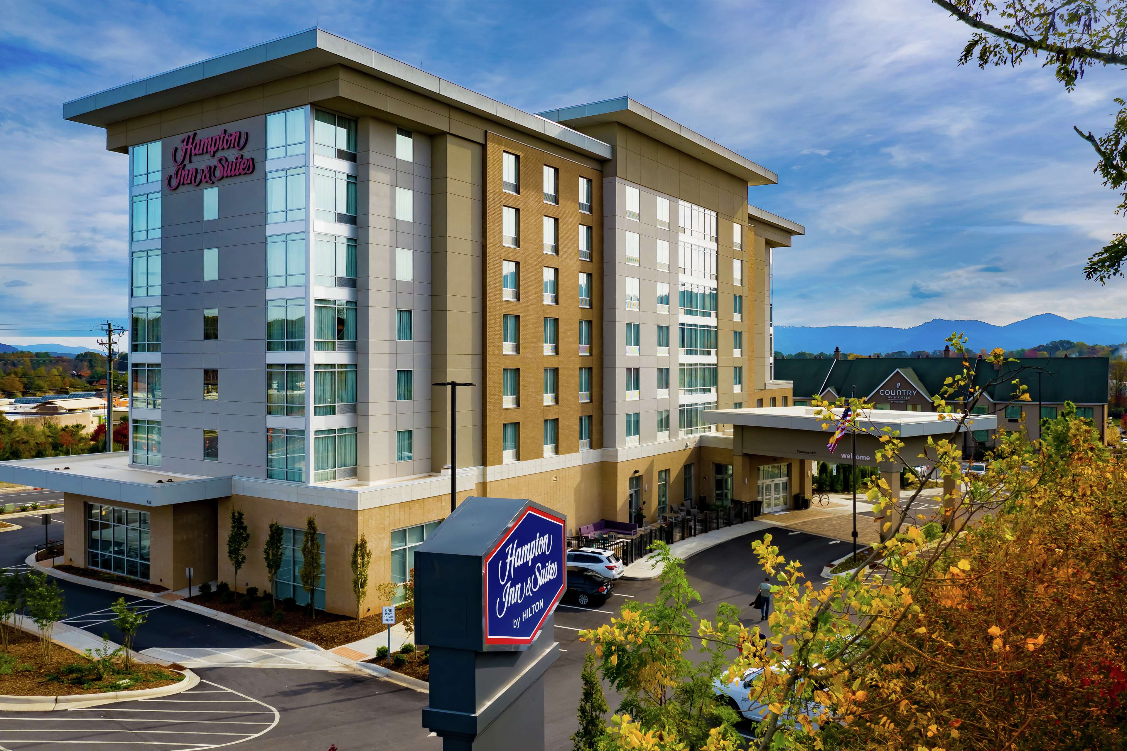 Hampton Inn & Suites Asheville Biltmore Area - photo 3