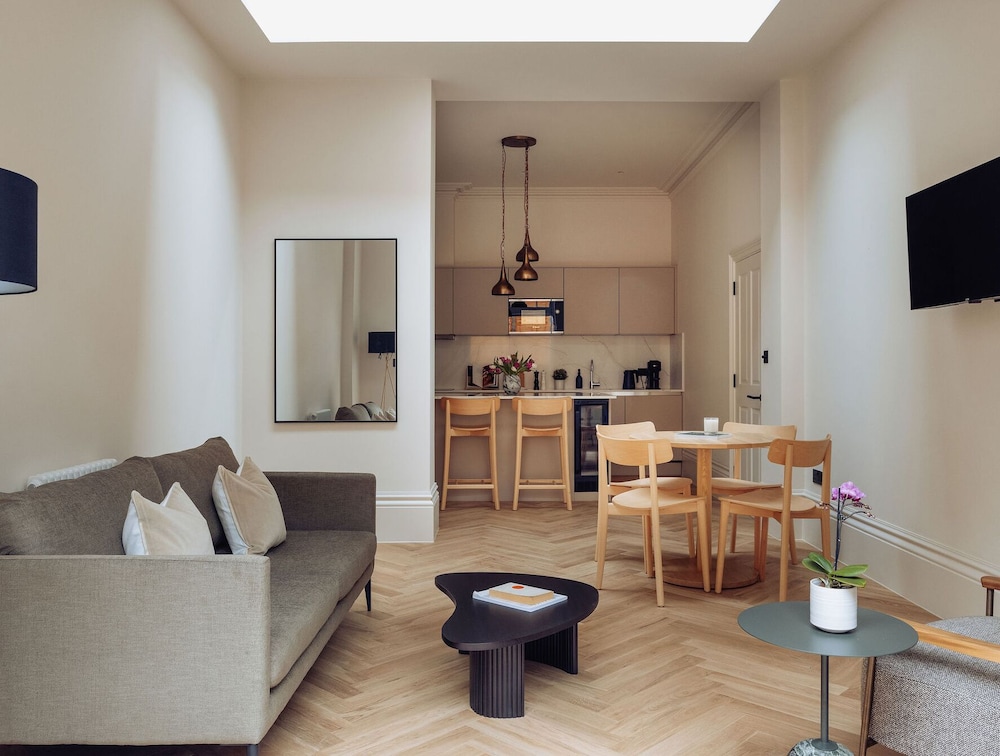 FiveM West Hampstead North — 4-Star Luxury Hotel in London, United Kingdom