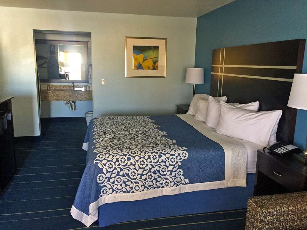 Americas Best Value Inn Bishop Kingsville - photo 9