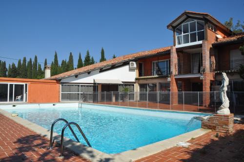 Domaine de Hurlevent — 4-Star Luxury Hotel in Villenouvelle, France